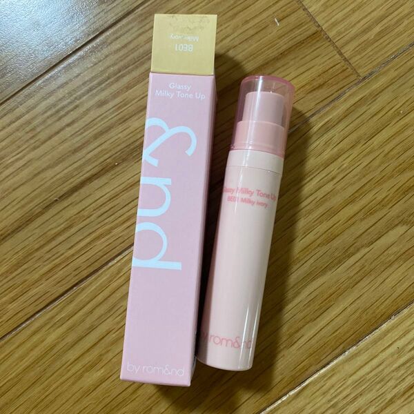 アンドバイロムアンド ミニサイズ glassy milky tone up ベース コスメ