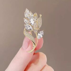 花型クリスタルブローチ チユ—リップ サイズ:5.5x2.5cm