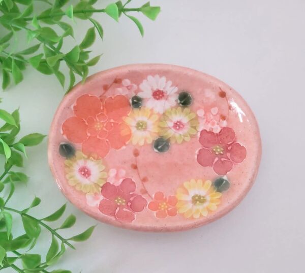 ゆずりは工房 楕円小皿 (紅彩花化粧) 工房ゆずりは
