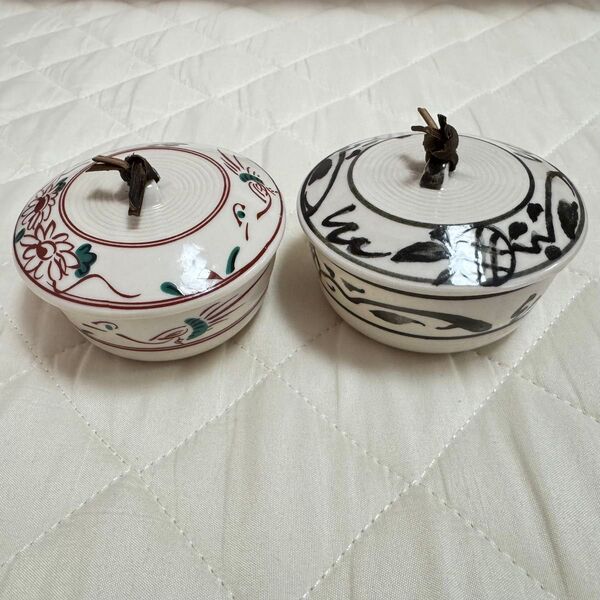 新品 未使用 たち吉 清水焼 蓋つき煮物椀 2個セット 花柄と抽象模様