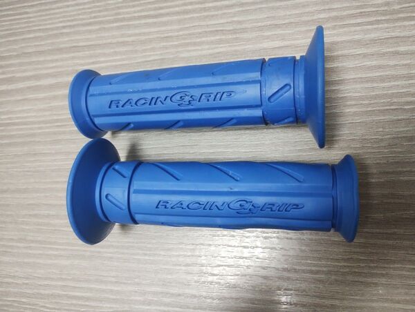 【値下】ポッシュ製 汎用 レーシンググリップ 青 ブルー 新品 ハンドルグリップ RACING GRIP blue cf POSH