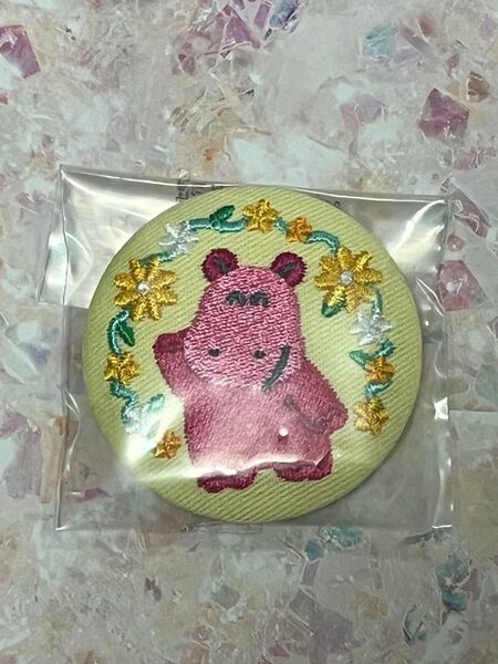 ギンビス たべっ子どうぶつ カバさん 刺繍缶バッジ