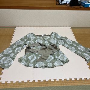値段交渉可〇)グリーンのブラウス リボンベルト付き