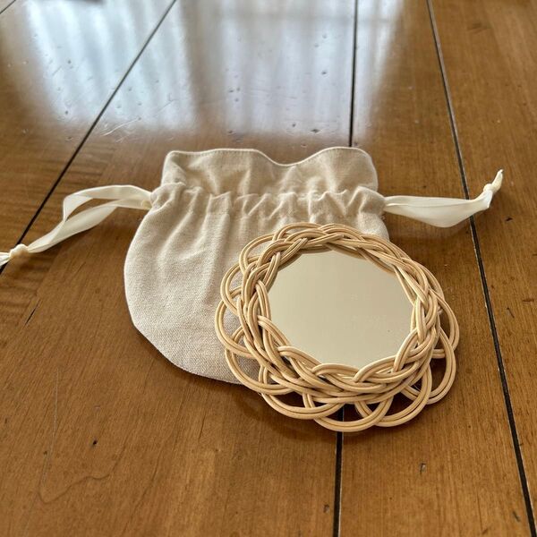 ラタン 手鏡 ミラー 丸型 円形 ベージュ 巾着付き