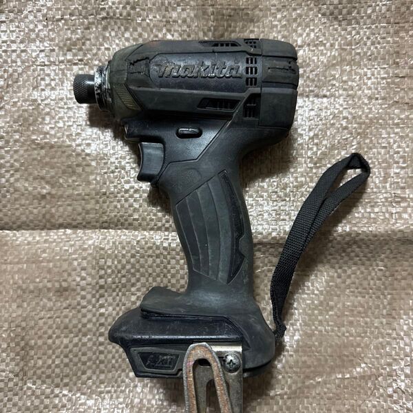 マキタ 18v インパクト 本体 写真に写っている本体のみ発送です。使用可能