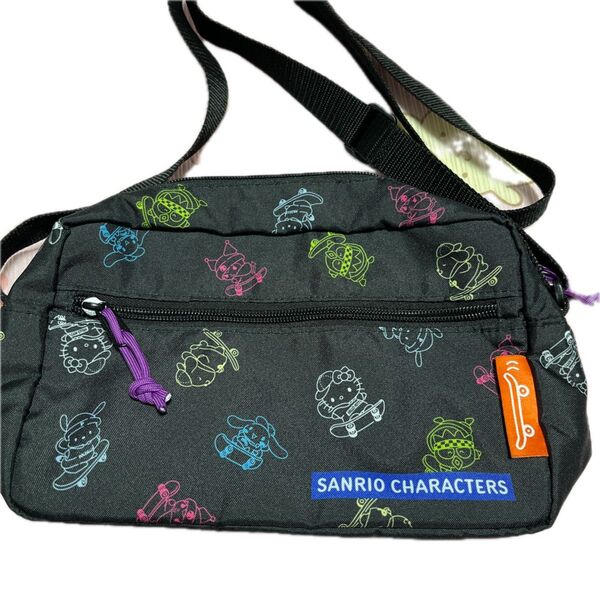 美品 サンリオキャラクターズ ミニショルダーバッグ スケボー sanrio バッグ