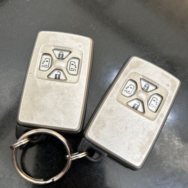 トヨタ キーレスエントリーリモコン 4ボタン