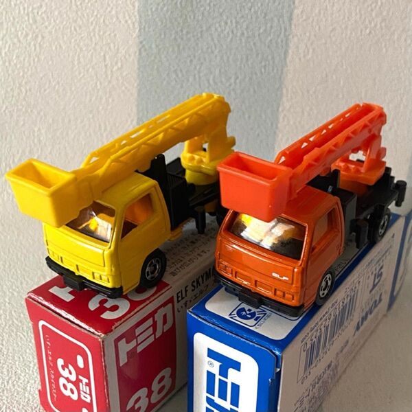 トミカ いすゞエルフスカイマスター2台セット はたらくくるま