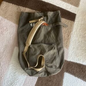 キャンバス地 大容量バッグ カーキDOCHE