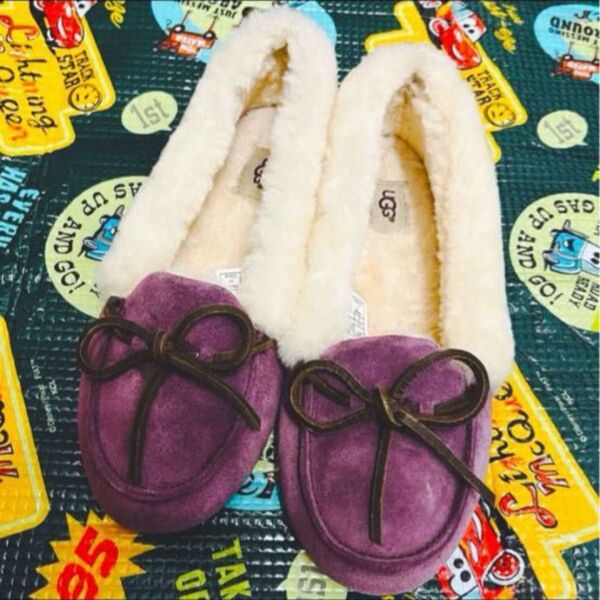 【新品、試着のみ】UGG スリッポン 22.0cm パープル モコモコ