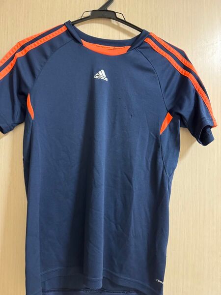adidas スポーツTシャツ