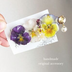 《 SALE 》そのままビオラと小花のレジンヘアクリップ