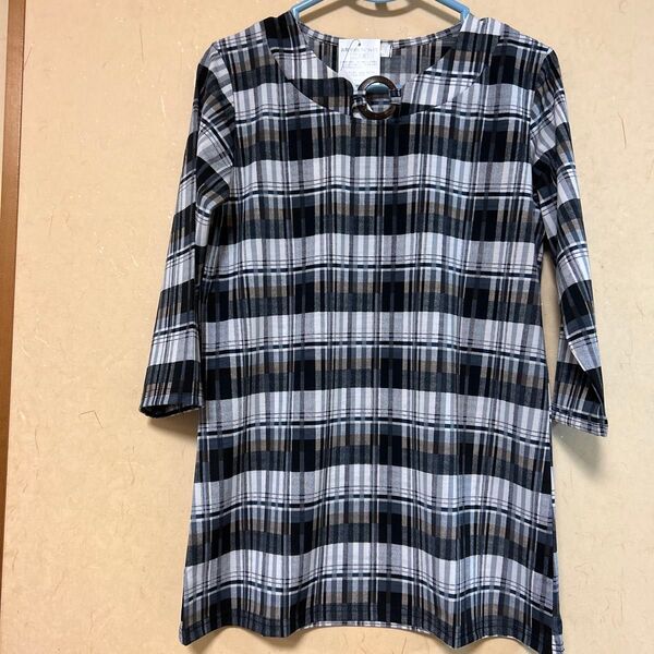 新品 チュニック七分袖