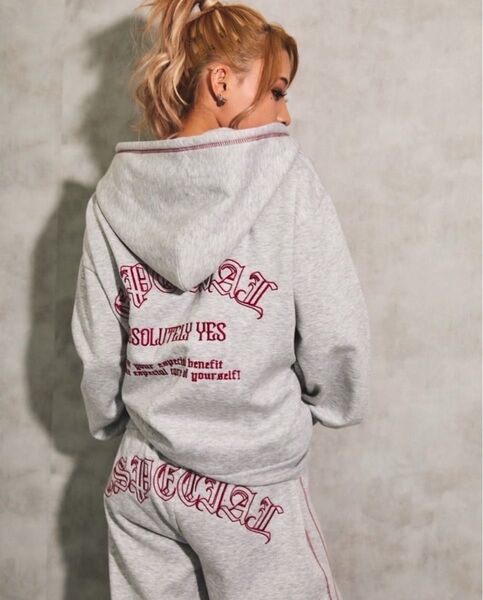 Avail×あいみん 伊藤愛依海 SUREVE グレー 裏起毛ジップパーカー