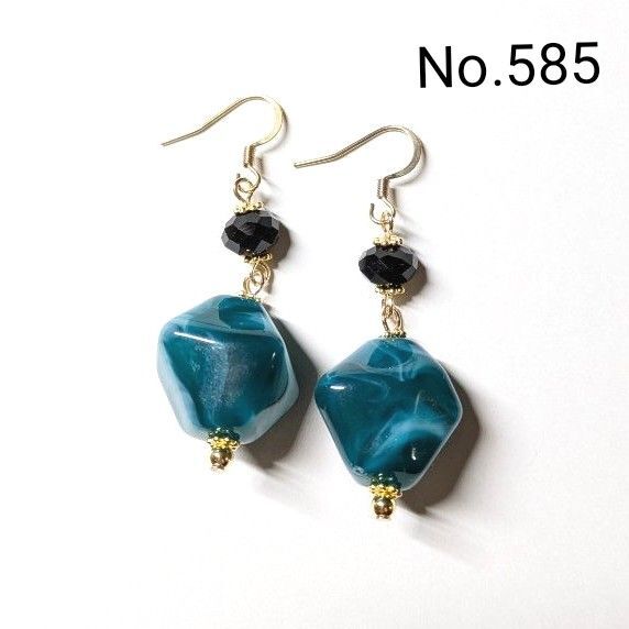 No.585 ハンドメイドピアス イヤリング 樹脂ピアス アクリルビーズ 変形 多角形 ビリジャンマーブル ガラスビーズ