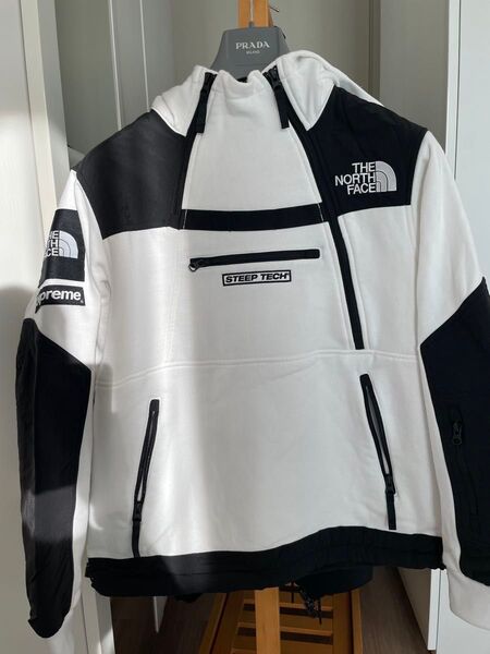 supreme Northfaceフリースパーカー 2、3回の使用。大切に保管しておりました。 シュプリーム NORTH