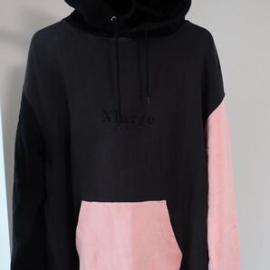 X-LARGE エクストララージ パーカー グレーピンク ブラック バイカラー フーディ 長袖 綿