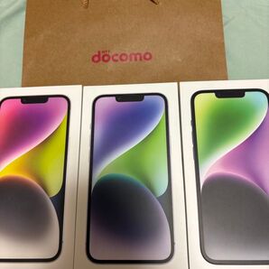 ドコモの紙袋とiPhone14の空ケース3箱