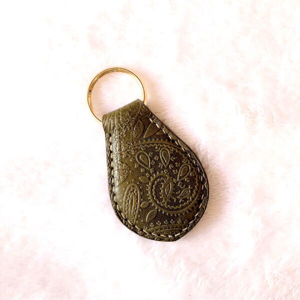 ハンドメイド◯本革◯ペイズリー型押し栃木レザー キーホルダーキーリング