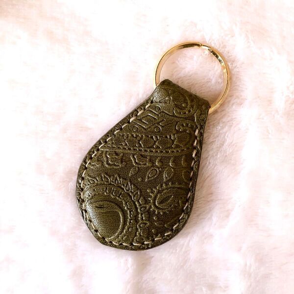 ハンドメイド◯本革◯ペイズリー型押し栃木レザー キーホルダーキーリング