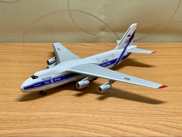 ヴォルガ・ドニエプル航空 An-124 1/400モデル