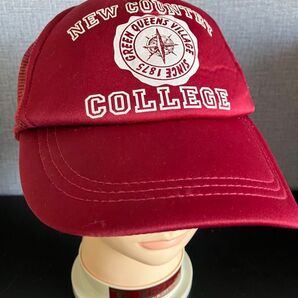 ◆美品◆ ワインレッドNEW COUNTRY COLLEGEロゴキャップ、メッシュバック アメリカ古着 ビンテージ フリーサイズ