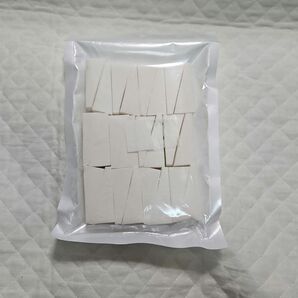 新品 三角形ホワイトパフ 24個入り