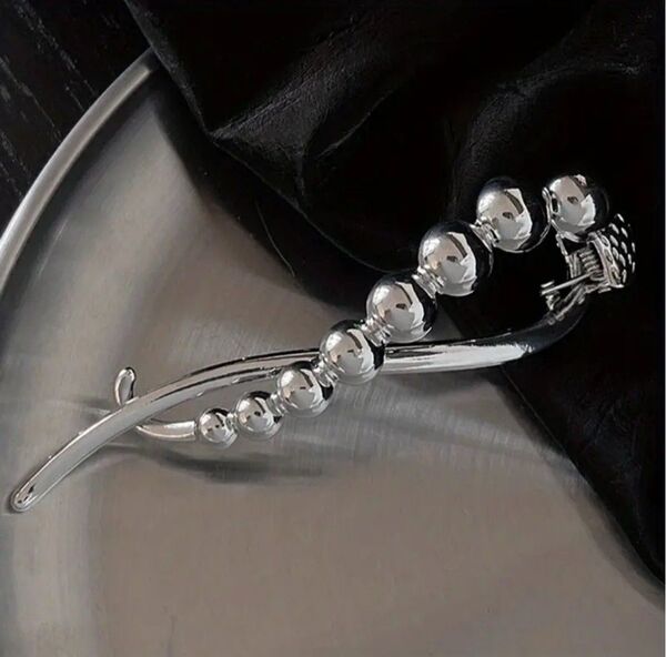 新品 シルバー メタルボール ヘアクリップ