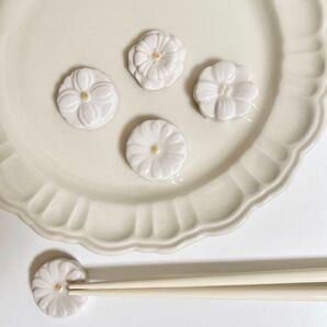 新品 白花 陶器 箸置き 4点 / 普段使いからおもてなしにも