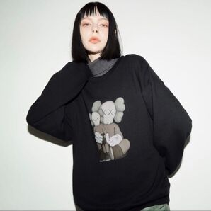UNIQLO ユニクロ KAWS カウズ XL 黒 スウェット