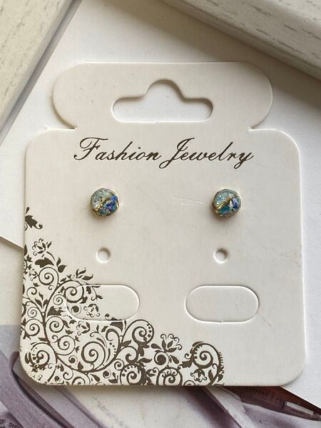 ブルー系 ドライフラワー 花びら 小さい レジン 樹脂ピアス No.769