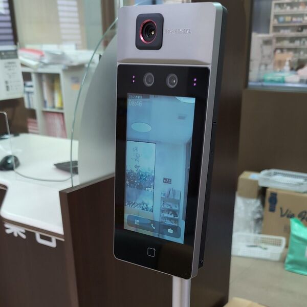 アイリスオーヤマ 検温システム(7インチ) タブレット型サーマルカメラ IRC-F6713SG(本体+フロアスタンド付き)