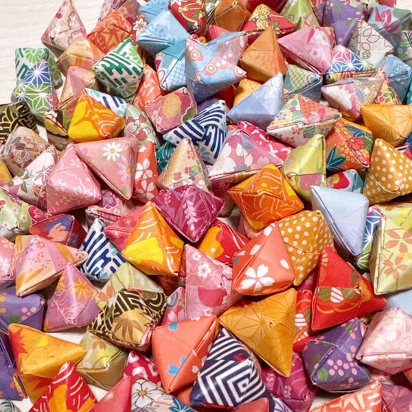 ハンドメイド 折り紙くす玉さんかく和柄200コ