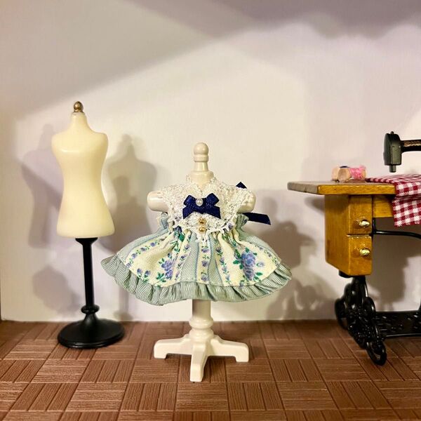 【ハンドメイド】薔薇柄ストライプワンピース(ブルー)*女の子サイズ(約8cmドール用)