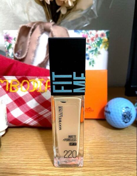 Maybelline Fit Me リキッドファンデーション 220 送料無料