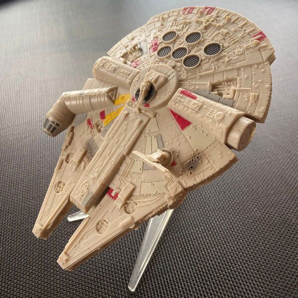 スターウォーズ ミレニアムファルコン フィギュア台座付き