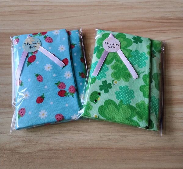 ポケットティッシュケース ハンドメイド ふた付き カエルと四葉のクローバー柄 イチゴとお花柄 2個セット ティッシュ付き