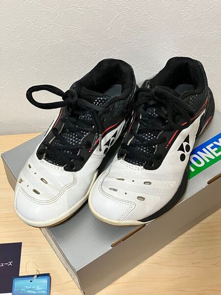 YONEX パワークッション65Z バドミントンシューズ 22.5cm