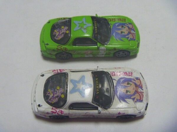 らき☆すた 痛車ミニカーコレクション 2台 泉こなた 柊かがみ 柊つかさ 高良みゆき アオシマ