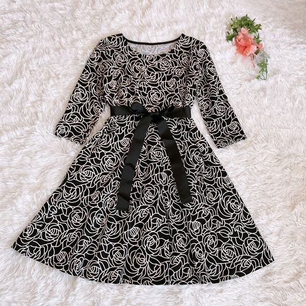 美品ワンピース七分袖モノトーン総柄花柄黒白ブラックホワイトウエストリボン