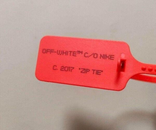 【2017】OFF WHITExNIKE 赤色タグ ロック解除済【USED】