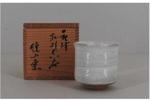 [ genuine work ]{ sake cup and bottle } mirror mountain kiln Inoue higashi . Karatsu large sake cup also box sake cup guinomi 