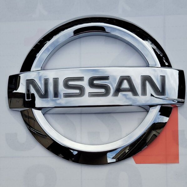 ニッサン エンブレム NISSAN