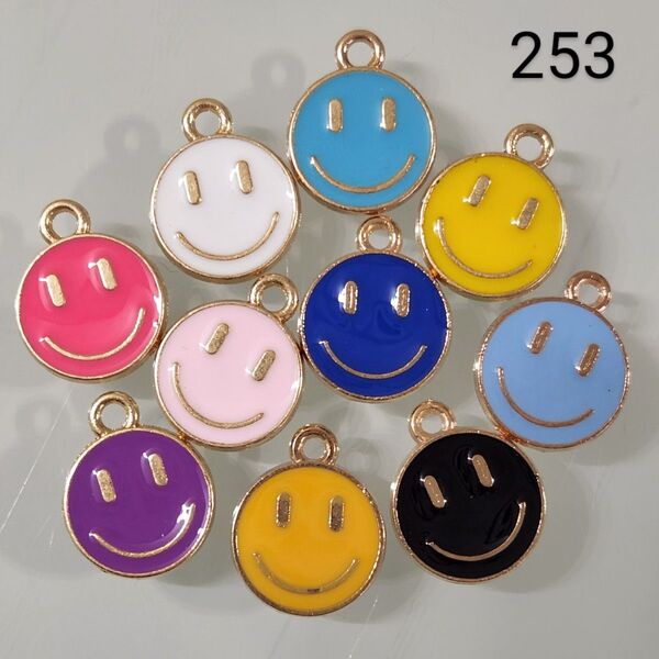 【商品番号253】10こ☆にこちゃんチャーム☆スマイル☆400円商品よりどり5つで1000円対象商品