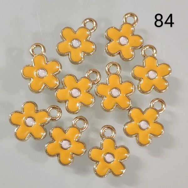 【商品番号84】10こ☆小花チャーム☆400円商品よりどり5つで1000円対象商品