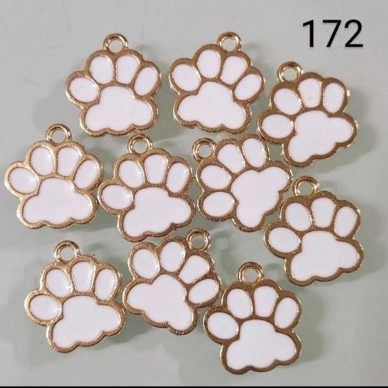 【172】1セット10こ入り☆肉球チャーム☆ゴールド×白☆犬猫☆足跡☆400円商品よりどり5つで1000円対象商品