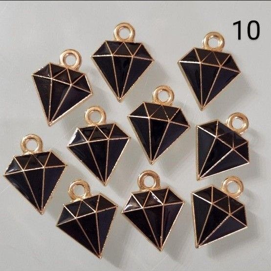【商品番号10】10こ☆ダイヤモチーフチャーム☆400円商品よりどり5つで1000円対象商品