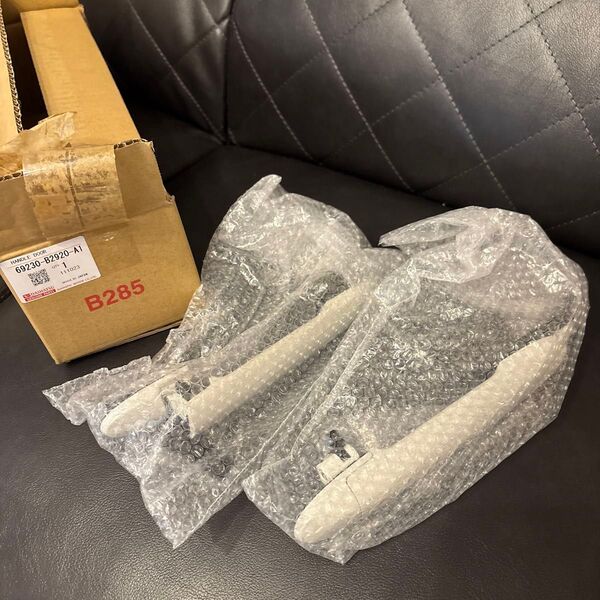 《新品》ダイハツタント L350S カラーW24 フロントドアアウタハンドル左右セット