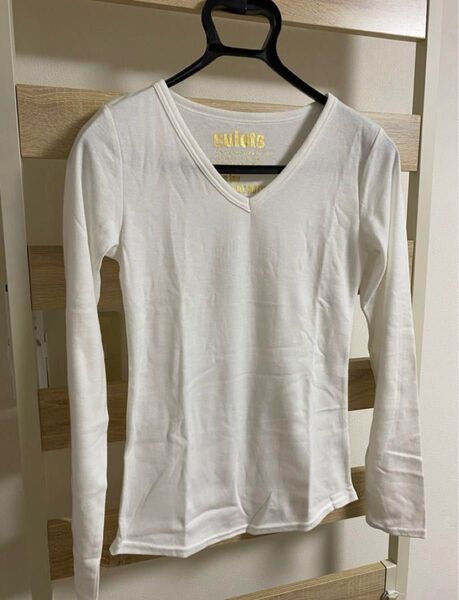 未使用 長袖VネックTシャツ M 白 ⑤