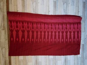 タイ　マッドミー シルクオールドクロス全NO.25 赤　90x152cm　模様シルク細い絹糸　美しい　ｍａｄｍｅｅ　ｐａｓｈｉｎ　パ　シン